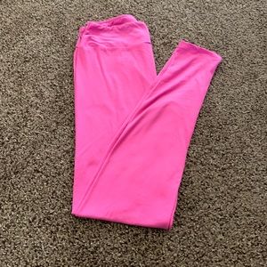 Bright pink Lularoe leggings